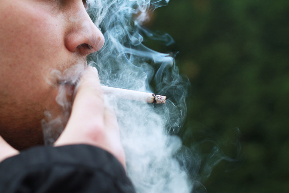Les deux fumeurs d’herbe de cannabis ont été trahis par l’odeur émanant des caves - Illustration @ Pixabay