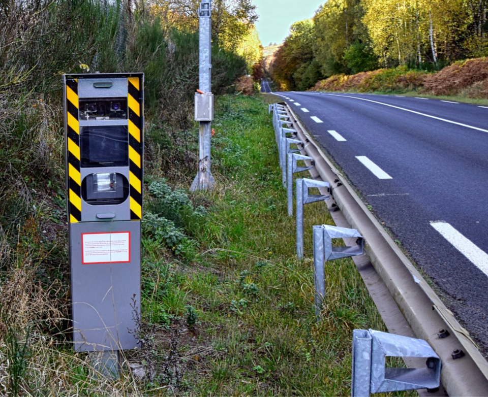 Yvelines Surpris Par La Police En Train De Degrader Un Radar Automatique A Saint Germain En Laye Yvelines Surpris Par La Police En Train De Degrader Un Radar Automatique A Saint Germain En Laye