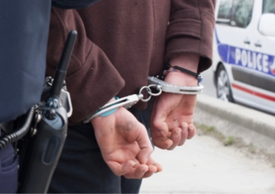 Les agresseurs ont été arrêtés moins de deux heures après avoir roué de coups leur victime - illustration