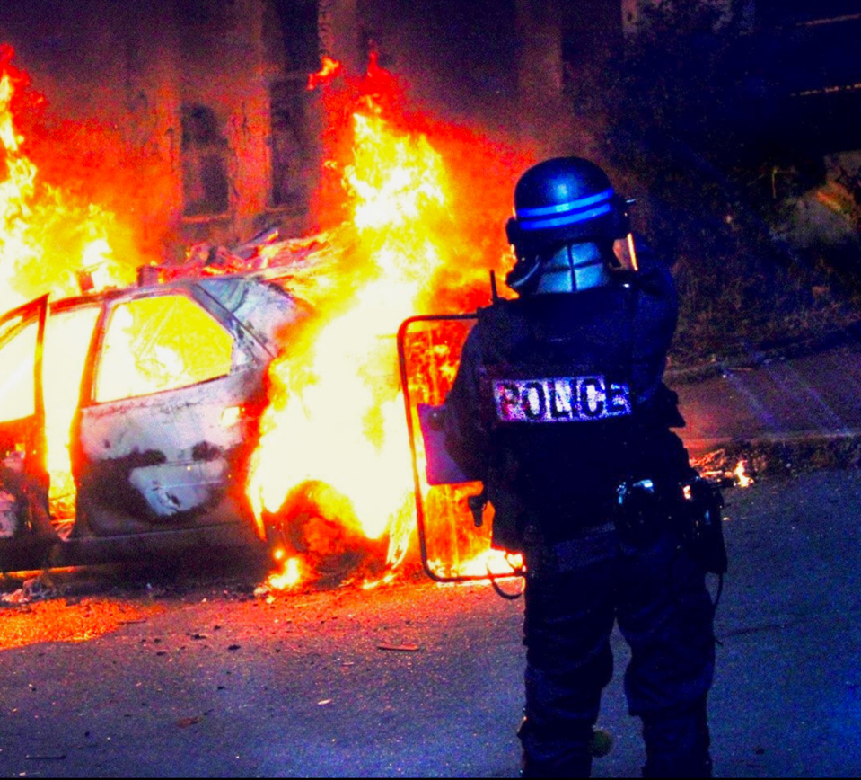 Affrontements Dans Des Quartiers D Evreux Des Blesses Parmi Les Forces De L Ordre