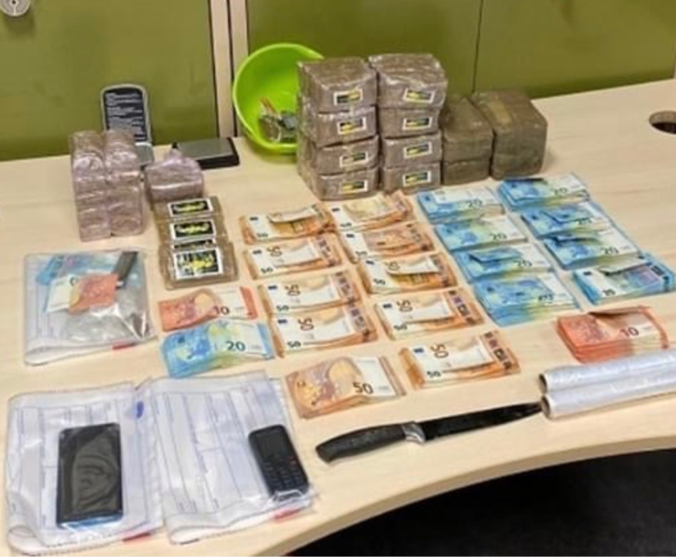 Agglo De Rouen 7 5 Kg De Resine De Cannabis Et 27 600 Saisis Quatre Interpellations