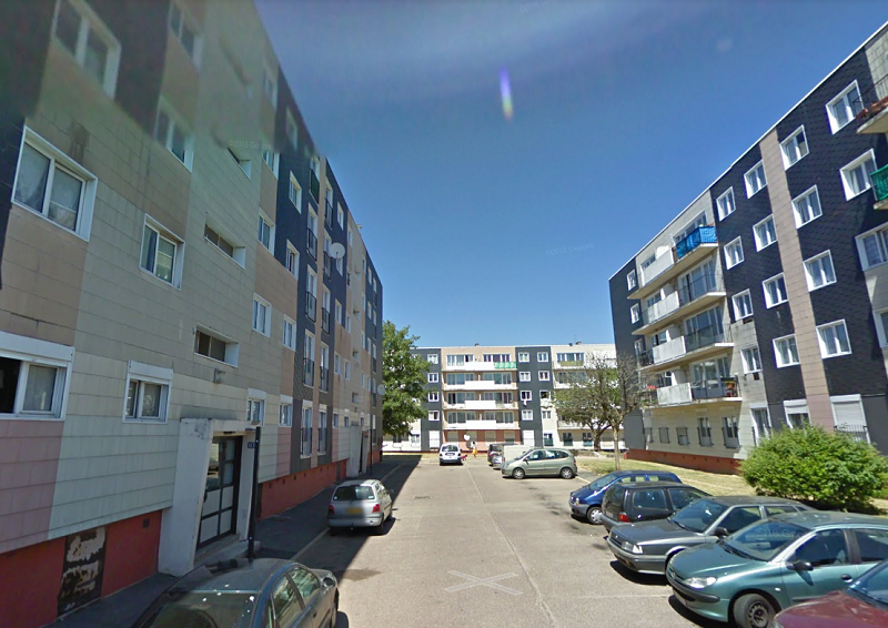 Le petit garçon est tombé du dernier étage : il jouait dans une chambre avec deux autres enfants - Illustration © Google Maps