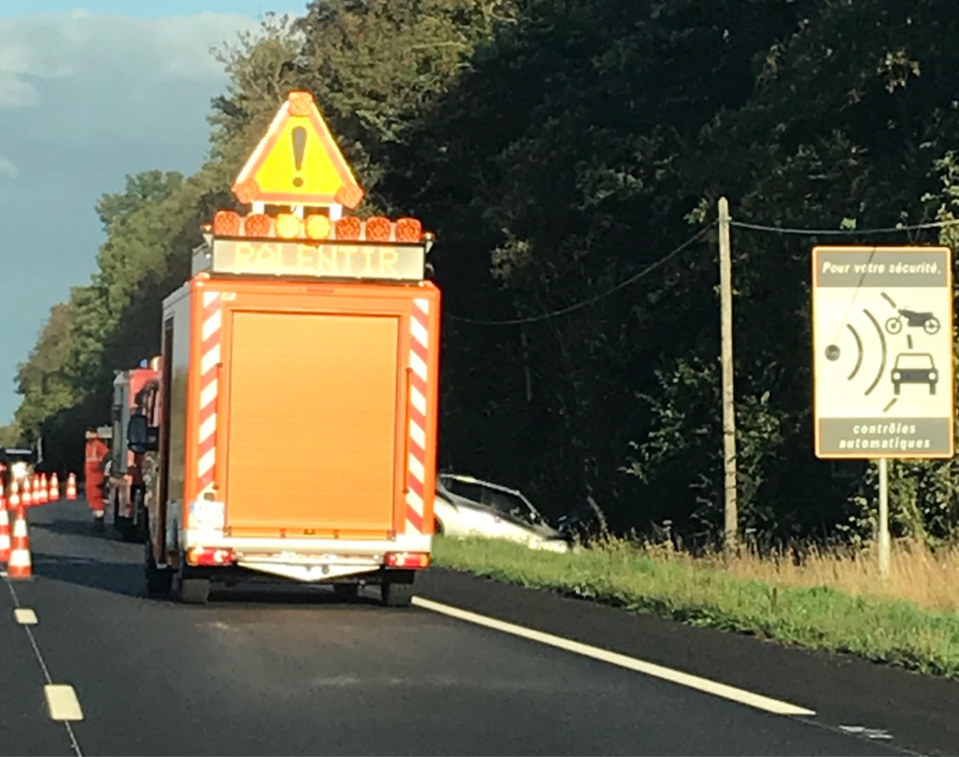 Le véhicule a terminé sa course dans le fossé peu avant le radar automatique - Photo @ V.L. pour InfoNormandie