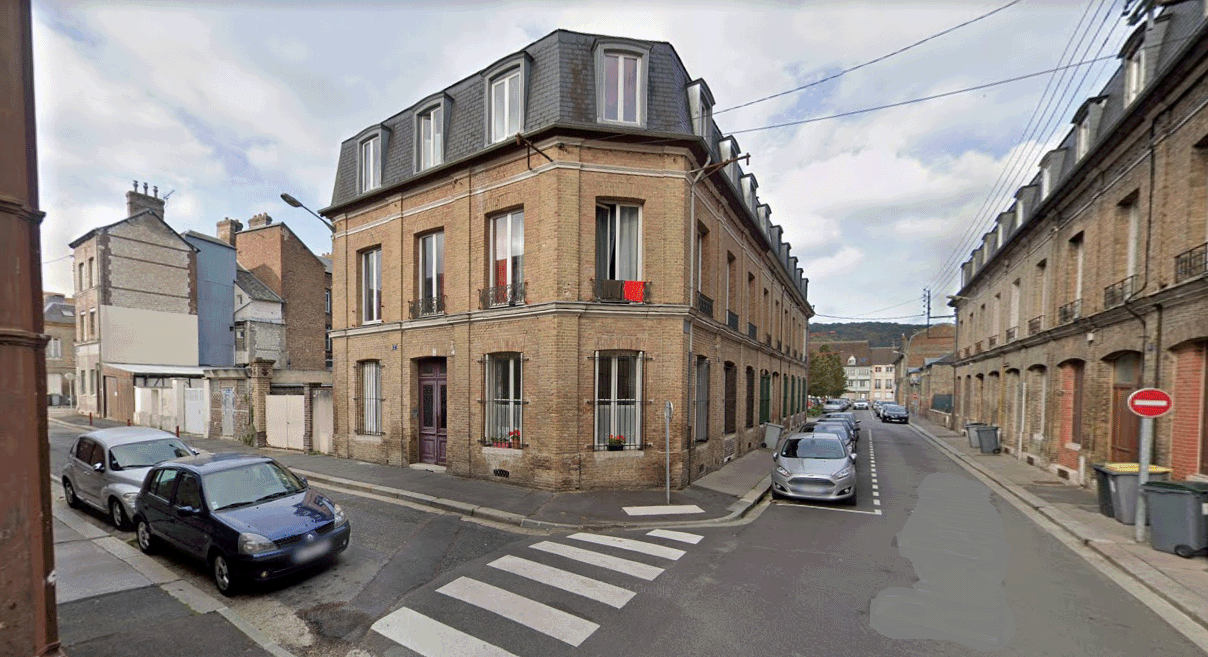 La victime a été découverte dans un appartement situé dans un petit immeuble de ville place de la Poissonnerie, à l’angle de la rue Berthelot - illustration @Google Maps