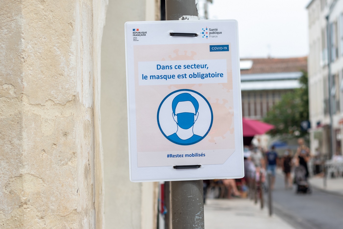 Le port du masque dans l'espace public pour les personnes de 11 ans et plus est toujours en vigueur - Illustration © Adobe Stock