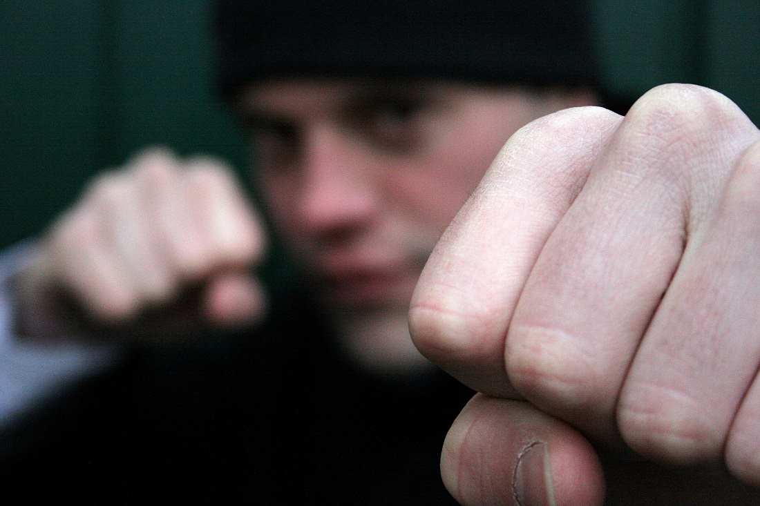 Frappée à coups de poing et de pied, la victime s'est vu notifier 9 jours d'ITT - Illustration © Adobe Stock