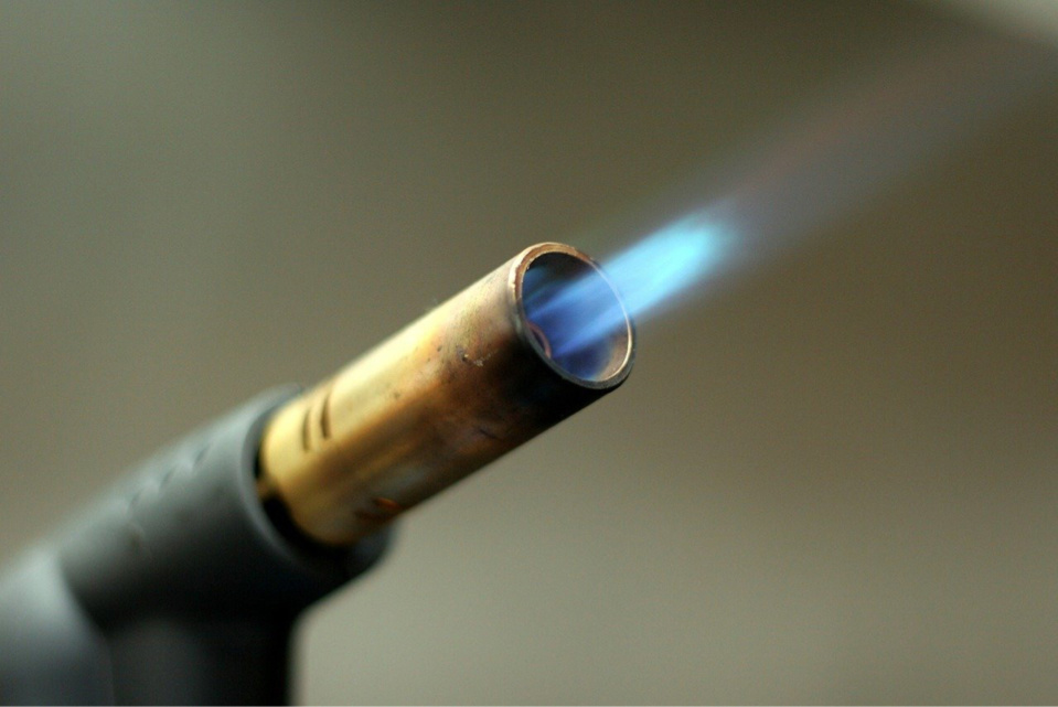 Le gamin de 14 ans a reconnu avoir mis le feu avec un chalumeau - Illustration @ Pixabay