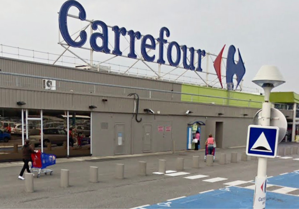 Les deux voleurs ont été interceptés par les agents de sécurité de la grande surface