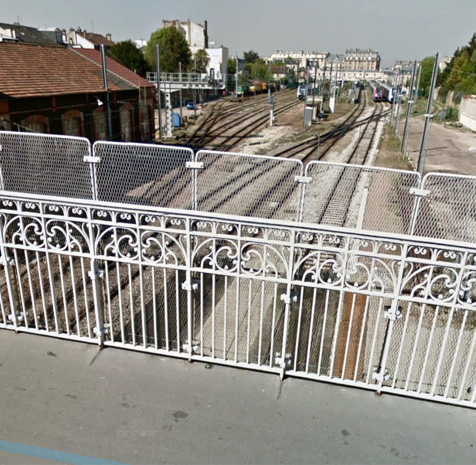 Le quadragénaire avait enjambé la balustrade du pont SNCF à l’arrivée des policiers - Illustration @ Google maps