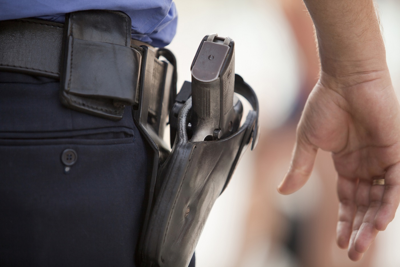 L'adolescent a tenté de s'emparer de l'arme de service d'un policier, selon une source policière - Illustration © iStock