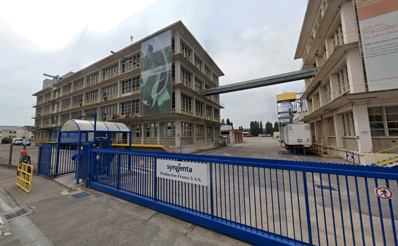 L'usine de Saint-Pierre-la-Garenne est classée Seveso seuil haut, en raison de la nature et de la quantité des produits stockés