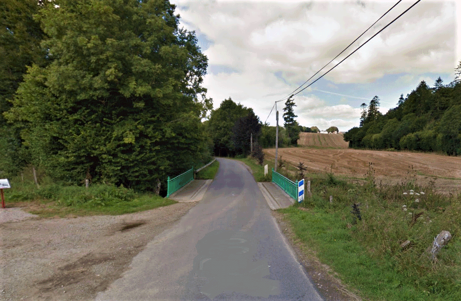 L’accident s’est produit sur cette route qui relie Livet-sur-Authou et Saint-Georges-du-Vièvre -