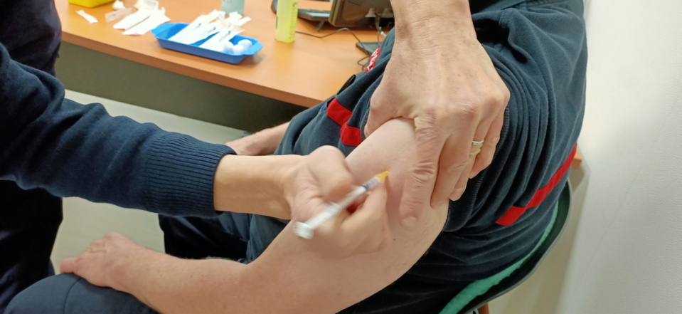 Les vaccinations ont commencé le 6 janvier au Service départemental d'incendie et de secours (Sdis) de la Seine-Maritime. Sont concernés dans un premier temps les sapeurs-pompiers de 50 ans et plus - Photo © Sdis76