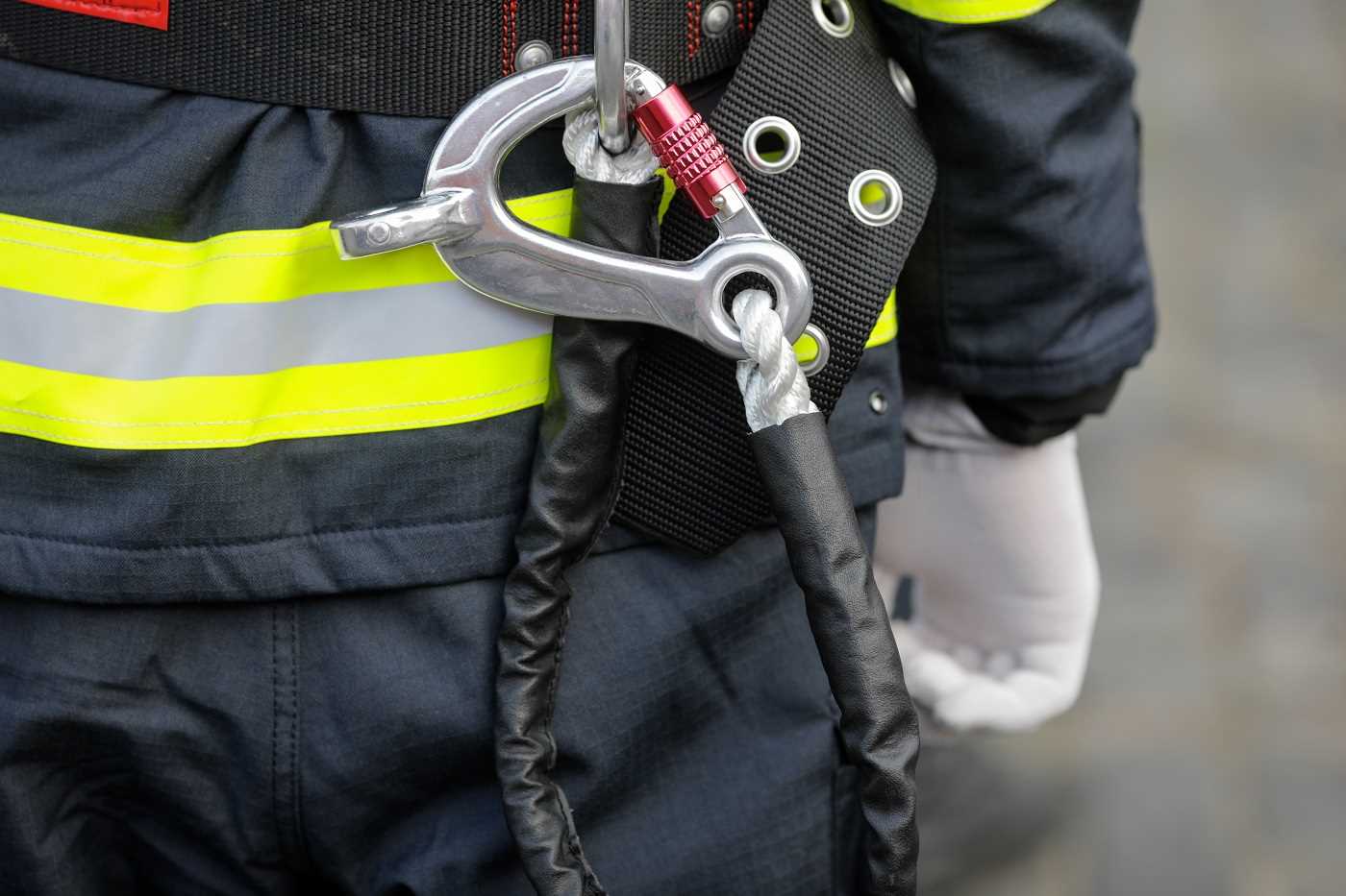 Les sapeurs-pompiers spécialisés dans les interventions en milieu périlleux ont pris en charge à la victime - Illustration © Adobe Stock
