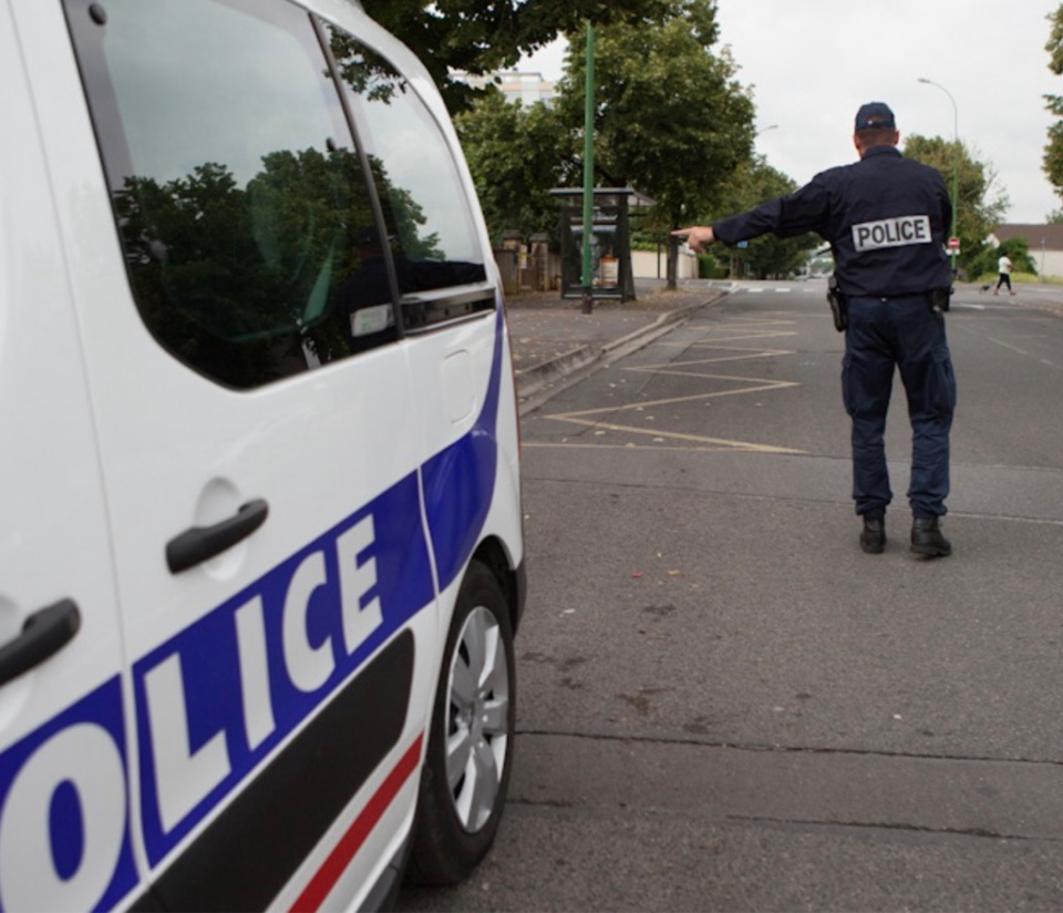 Le jeune circulait avec un scooter dont la plaque d’immatriculation était cachée - Illustration