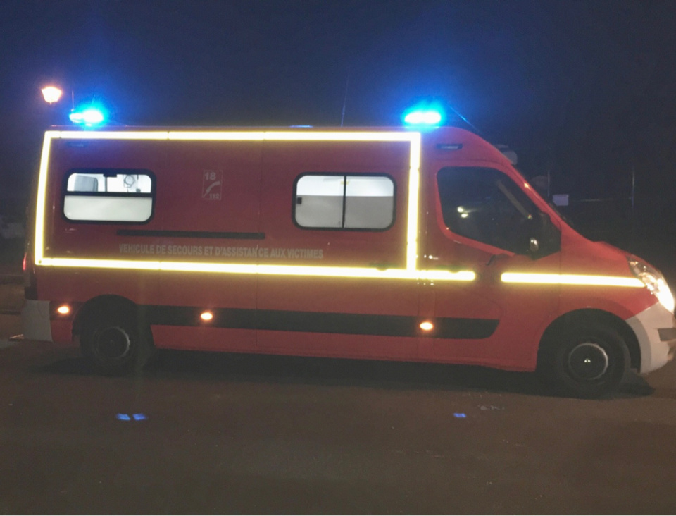 Les secours ont prodigué sur place les premiers soins d'urgence à la victime, avant de la transporter, médicalisée, au CHU de Rouen - Illustration © infoNormandie