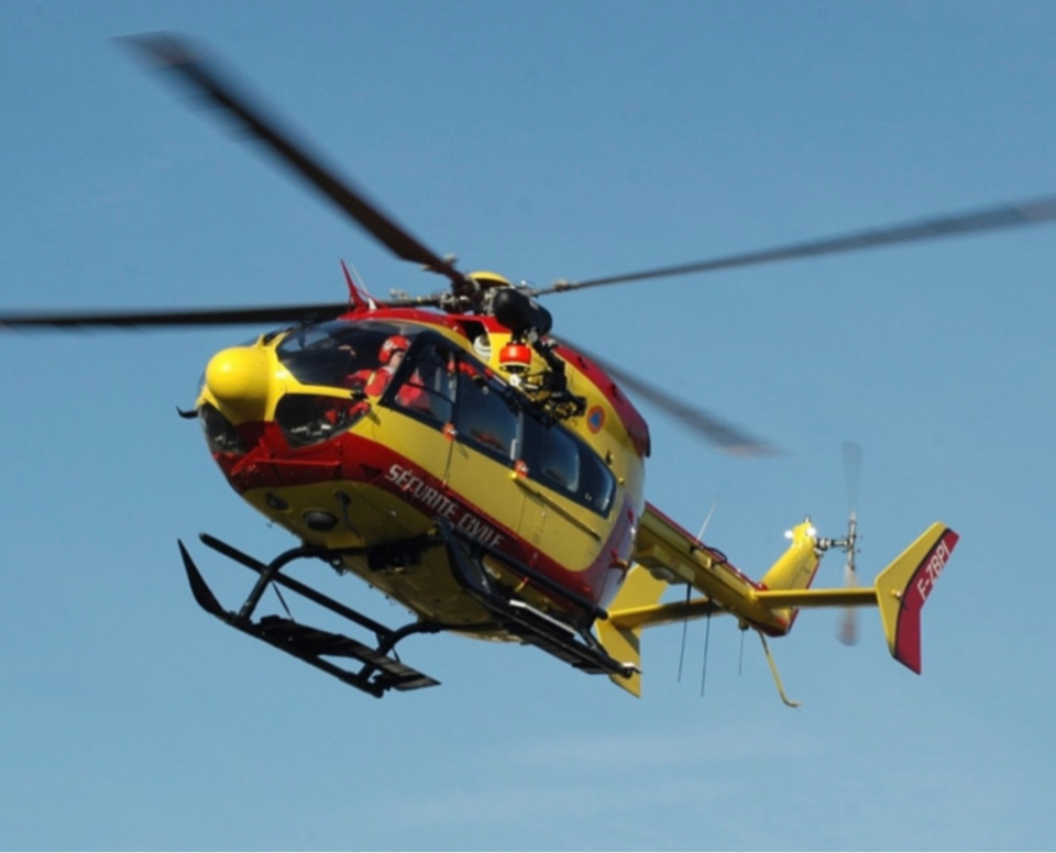 La victime a été hélitreuillée à bord de Dragon 76 pour être emmenée vers le CHU de Rouen - Illustration