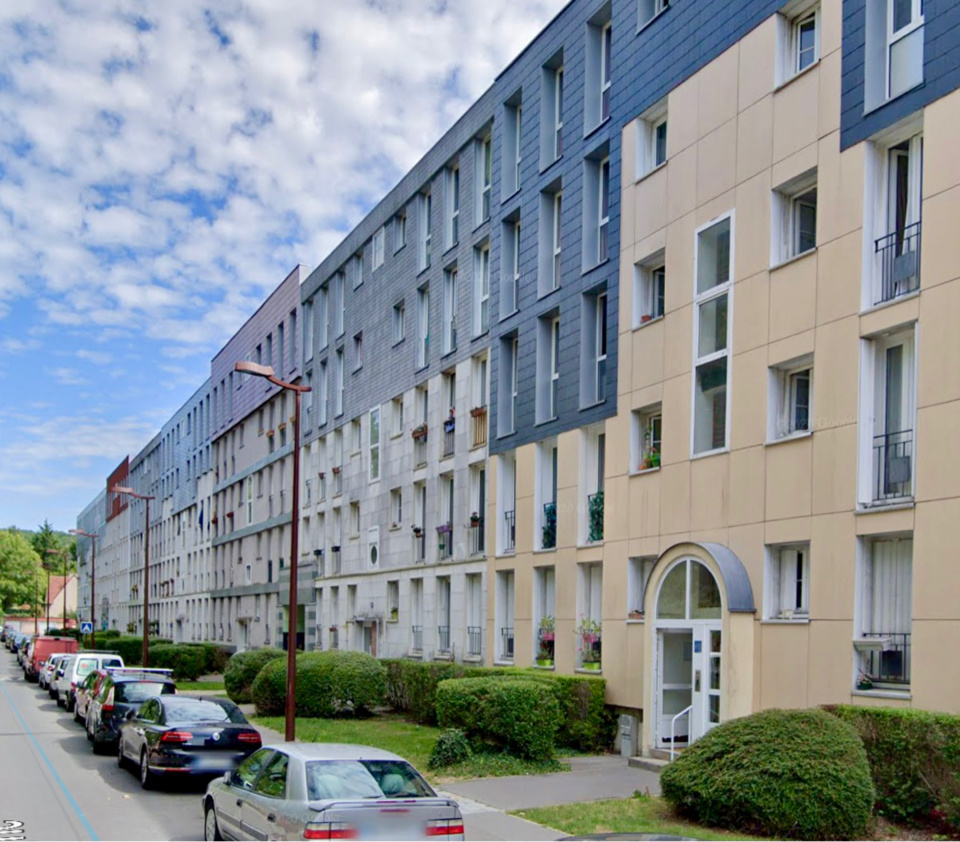 Policiers et démineurs ont investi, en milieu d’après-midi, cet immeuble où un homme a été interpellé et un sac à dos suspect neutralisé - illustration @ Google Maps