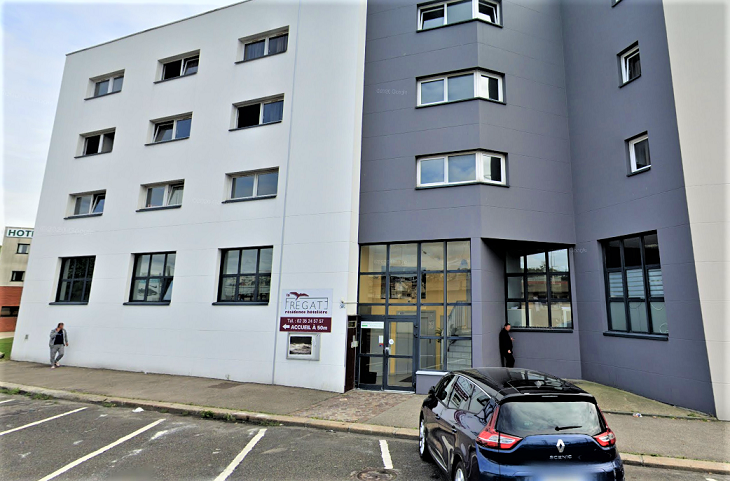 La victime s'est défenestrée du deuxième étage de cette résidence hotelière - Illustration © Google Maps