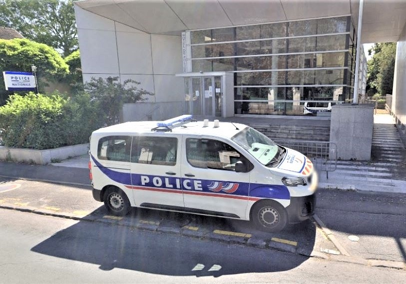 Le drame s'est déroulé dans le hall du commissariat de police - Illustration © Google Maps