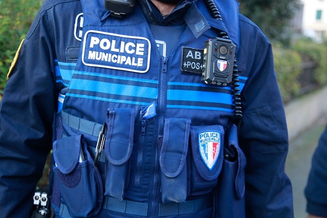 Les policiers intervenaient pour un différend à Gravigny - Illustration © Adobe Stock