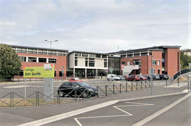 Un individu, activement recherché, a tiré des mortiers d'artifice au moment de la sortie des élèves du collège Jean-Jaurès à Evreux - Illustration © Google Maps