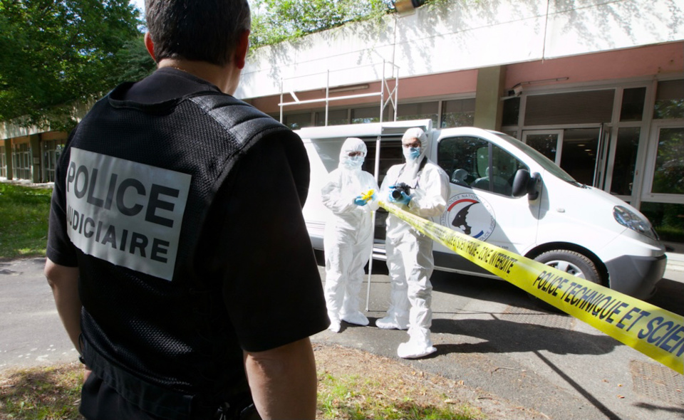 Les investigations de la police technique et scientifique ont permis de recueillir des éléments déterminants pour l'enquête - Illustration © DGPN