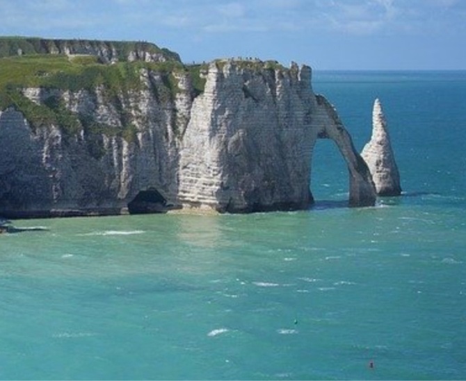Les quatre personnes, en maillot de bain, se sont retrouvées bloquées sur la plage du Grenier, surprises par la montée des eaux - Illustration © Pixabay