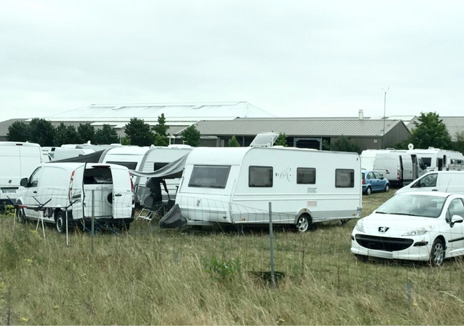Comme ils s'y étaient engagés, les gens du voyage ont quitté le terrain occupé illégalement, ce mercredi matin - Illustration © infoNormandie