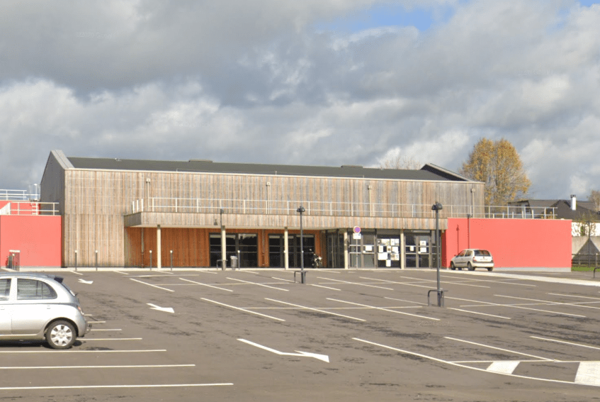 La salle des fêtes abrite un centre de vaccination anti-Covid - Illustration © Google Maps