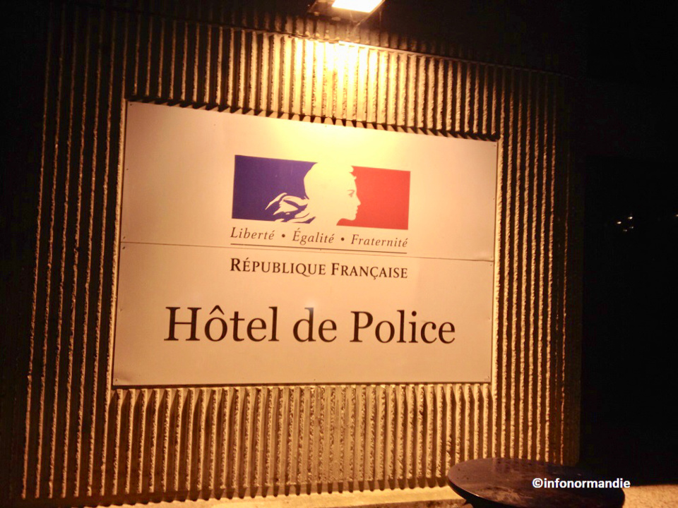 Les voleurs ont passé la nuit en garde à vue à l'hôtel de police, rue Brisou-de-Barneville - Illustration © infoNormandie