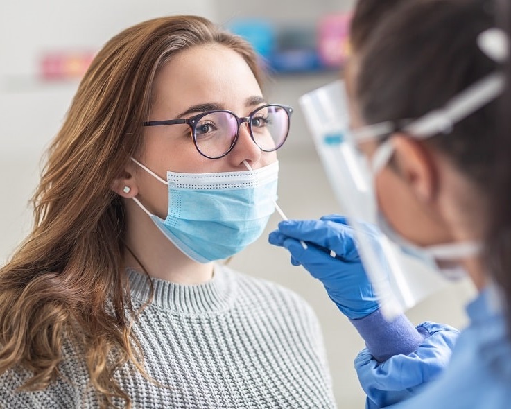 Entre le 22 et le 28 août, 144 909 personnes ont été testées dont 2 975 ont présenté un résultat positif - Illustration © Adobe Stock