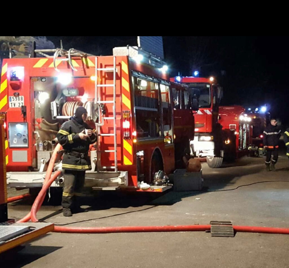 Les sapeurs-pompiers ont dû procéder à des reconnaissances dans la canalisation impactée, une opération longue et difficile  - Illustration