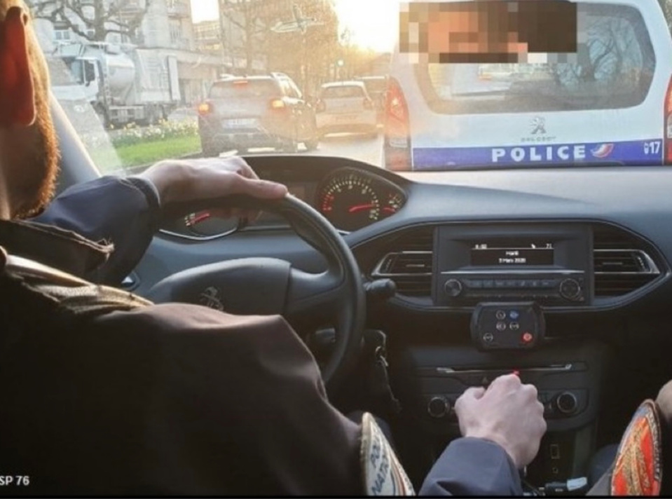Le chauffard a pris des risques pour échapper au contrôle des policiers du GSP - Illustration © DDSP76