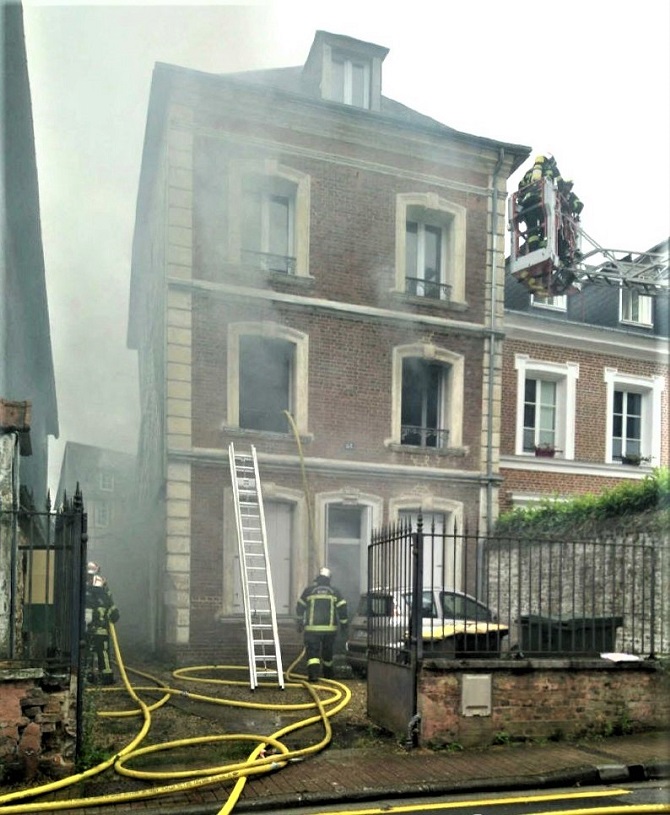 Le sexagénaire occupait l'appartement du rez-de-chaussée où l'incendie s'est déclaré - Photo © DR
