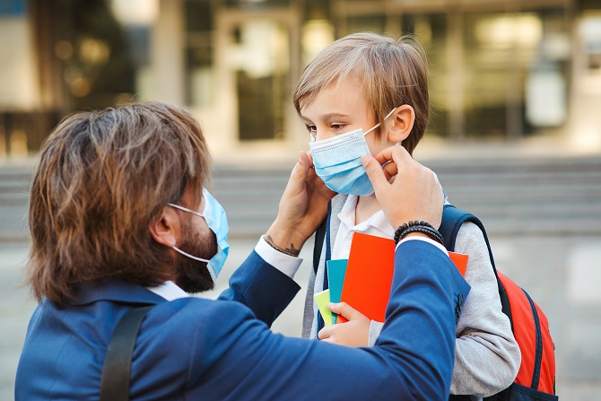 Les écoliers entre 6 et 11 ans n'auront plus besoin de porter de masque dès ce lundi 4 octobre en Seine-Maritime - Illustration © Adobe Stock