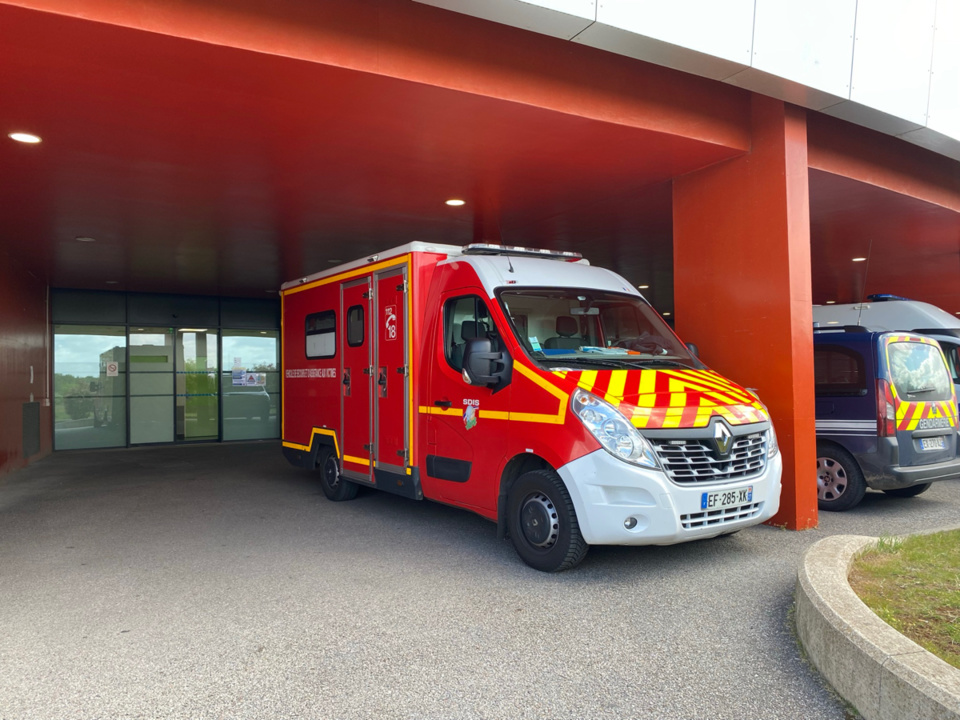 Les sapeurs-pompiers ont emmené le quinquagénaire fortement alcoolisé - illustration @ infonormandie