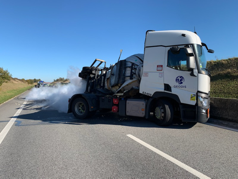 Le camion-citerne contient 20 000 litres d'un produit classé parmi les matières dangereuses - Photo © Gendarmerie27