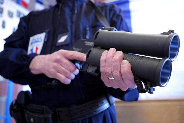 Le flash-ball est un pistolet de défense qui tire des balles en caoutchouc (photo d'illustration)