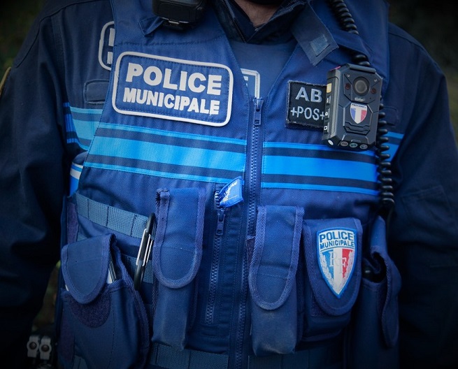 Les policiers municipaux ont été menacés de mort lors de l'intervention pour tapage bnocturne - Illustration © Adobe Stock