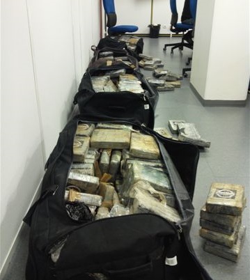 Les pains de cocaïne étaient entreposés dans dix sacs de sport.