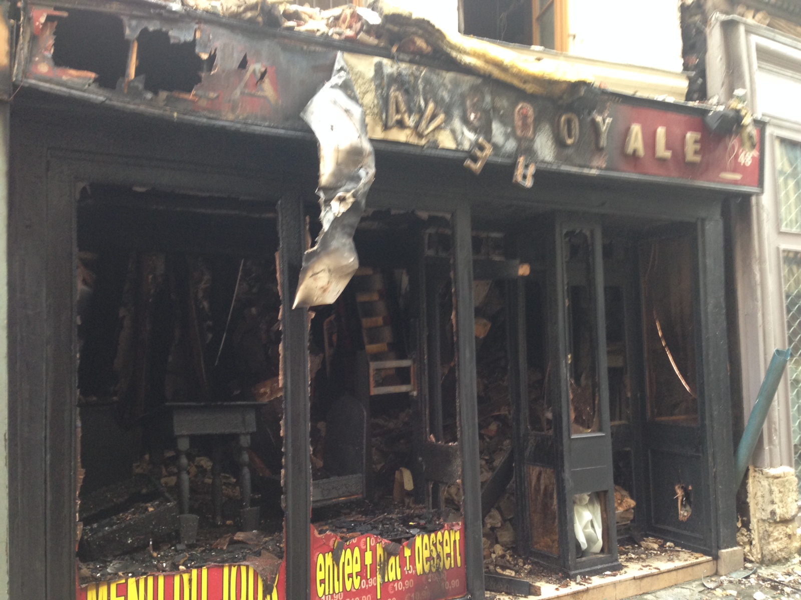 L'incendie se serait déclaré dans la cuisine du restaurant "La Cave Royale" qui a été entièrement détruit  (Photo : DR)