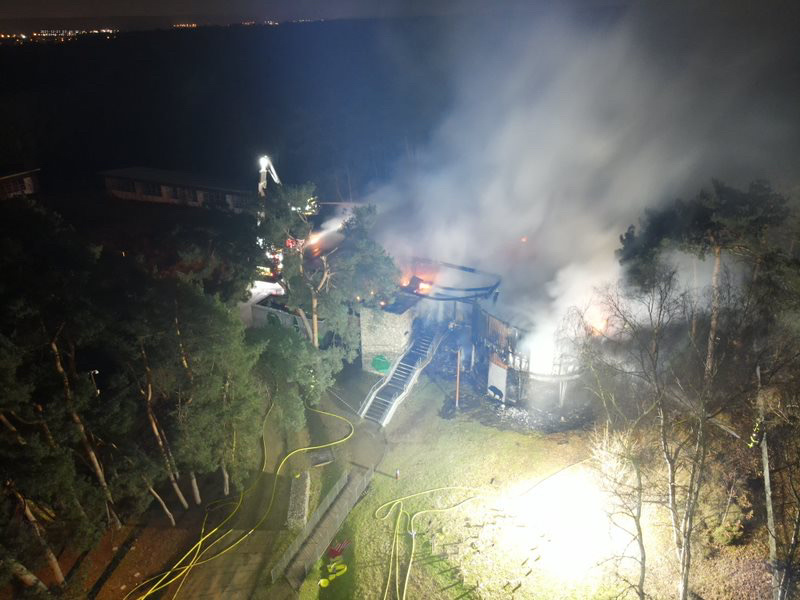 La Maison des forêts est implantée en forêt du Madrillet à Saint-Étienne-du-Rouvray : elle a été entièrement détruite cette nuit par un incendie - Photo © SDIS76