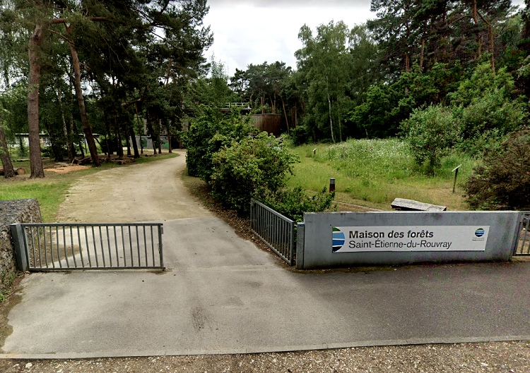 Le centre culutrel de La Maison des f^rets, d'une superficie de 800 m2, n'est pluis qu'un tas de cendres