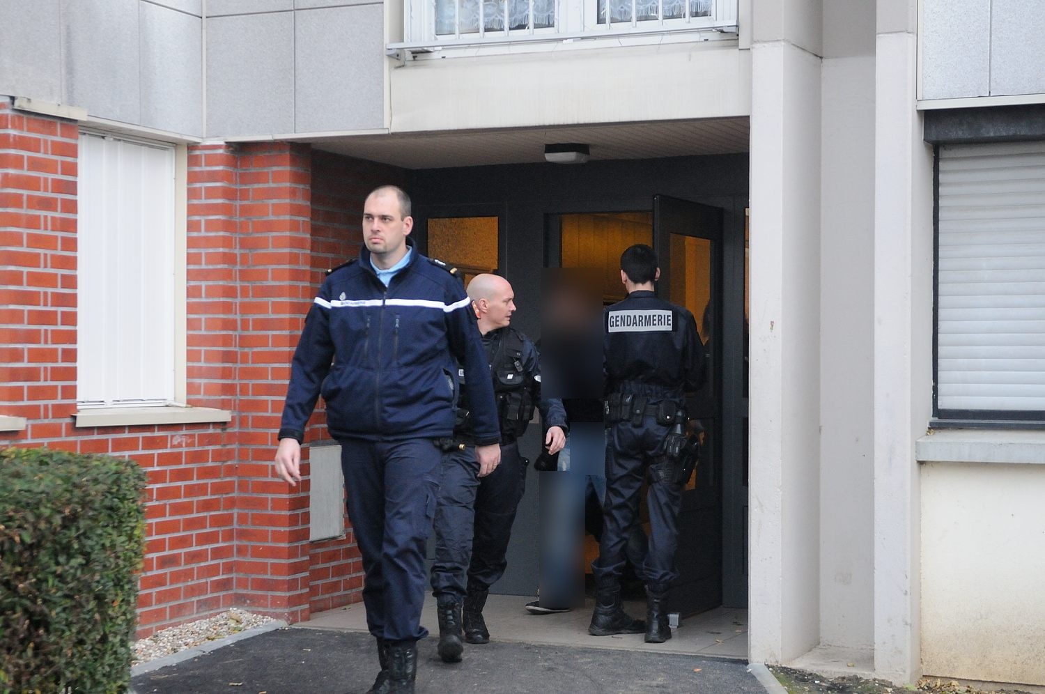 L'un des trafiquants présumés vient d'être interpellé au saut du lit par les gendarmes