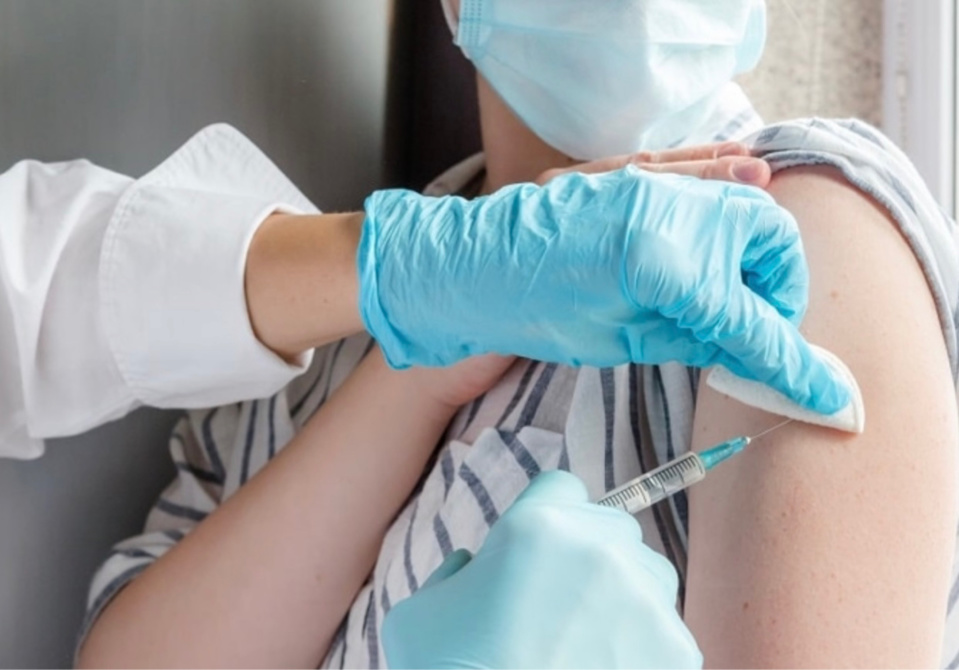 La vaccination et les gestes barrières sont les remparts contre la propagation du virus - illustration @ Adobe Stock