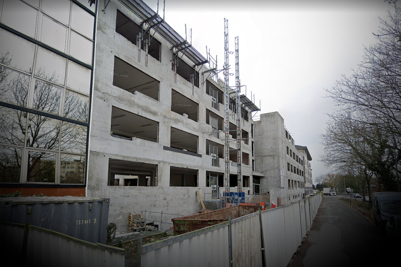 L'homme aurait sauté du quatri=rième étage de l'immeuble en construction, rue Henri-Rivière - Illustration © Google Maps