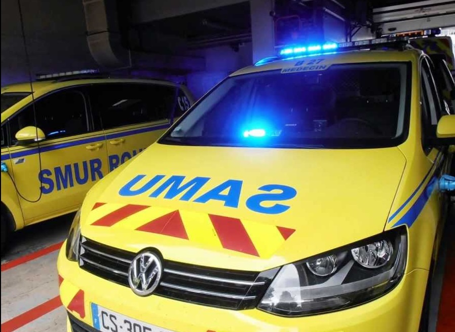 La BMW s'écrase contre un arbre : deux morts et un blessé grave à Cléon
