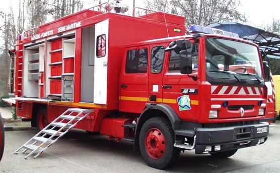 Les spécialistes de la cellule des risques chimiques des sapeurs-pompiers ont procédé à l'isolement et au confinement de la poudre suspecte (Photo d'illustration)