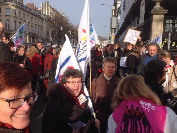 Les manifestants ce lundi après-midi devant le rectorat à Rouen (Photo : @SauvonsNosCIO)